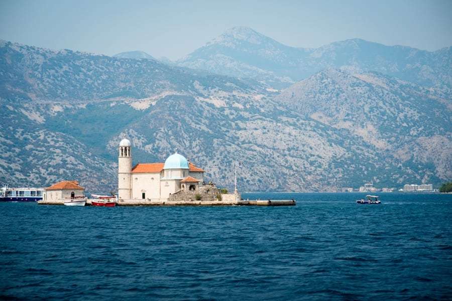 Горящий тур в Черногорию