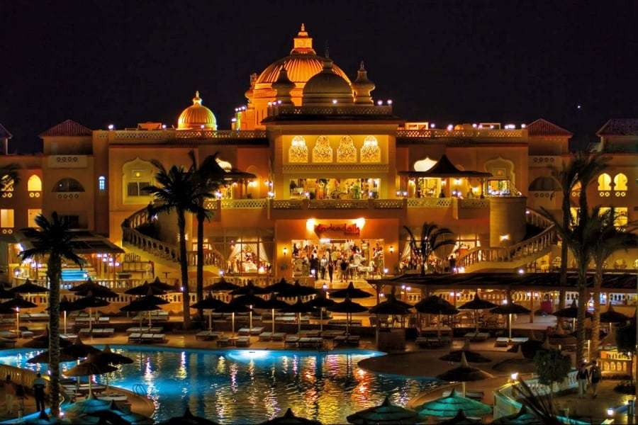 Отель в Хургаде ночью