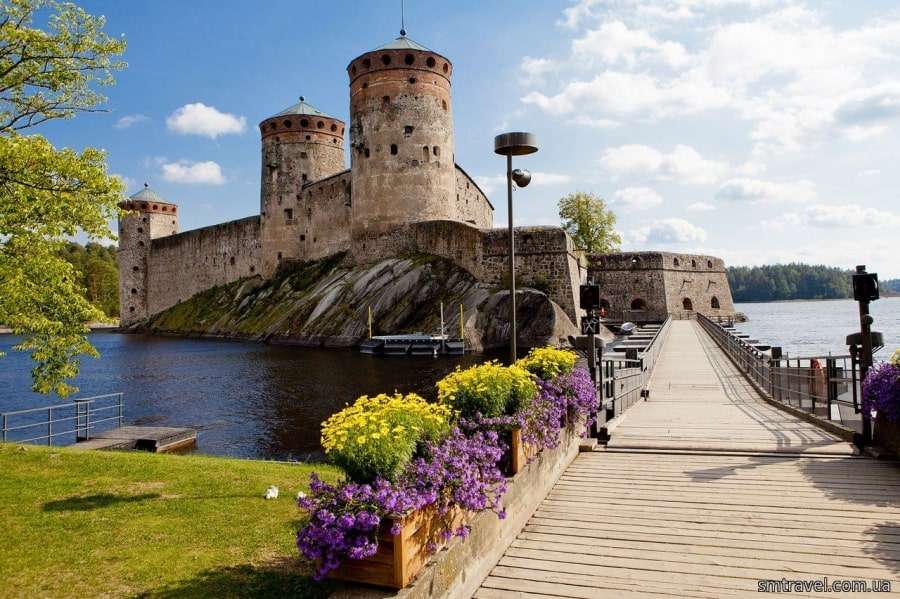 Старинная крепость