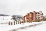 Здание отеля Skilandhouse Буковель 3* в Карпатах
