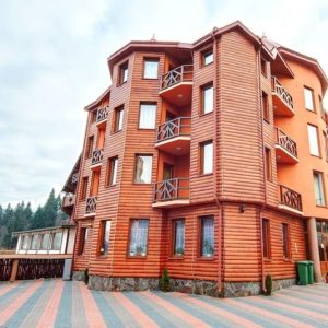 Здание отеля Моришка Садыба в Карпатах